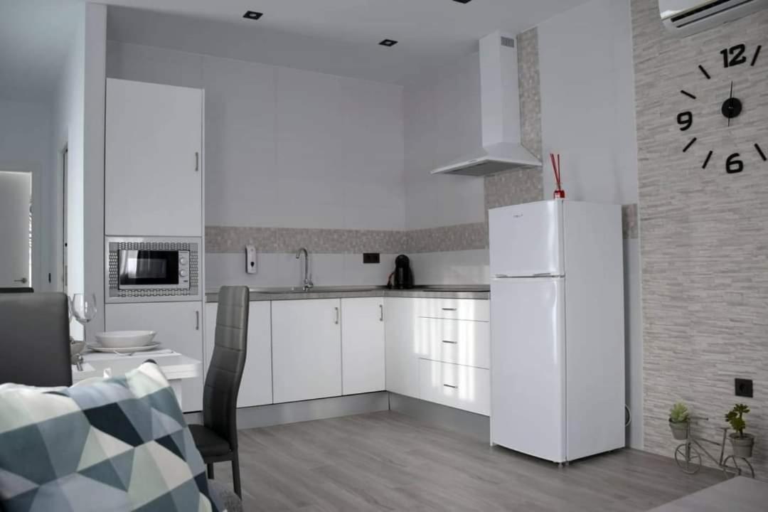 Alojamientos Lola, Suite Con Jacuzzi بينالوب كاساس فِييخاس المظهر الخارجي الصورة