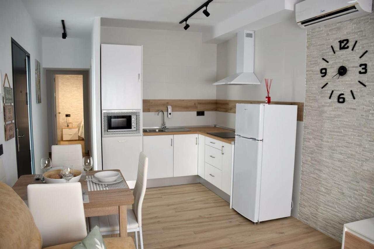 Alojamientos Lola, Suite Con Jacuzzi بينالوب كاساس فِييخاس المظهر الخارجي الصورة