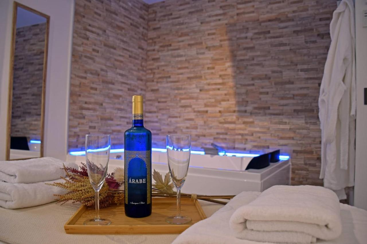 Alojamientos Lola, Suite Con Jacuzzi بينالوب كاساس فِييخاس المظهر الخارجي الصورة