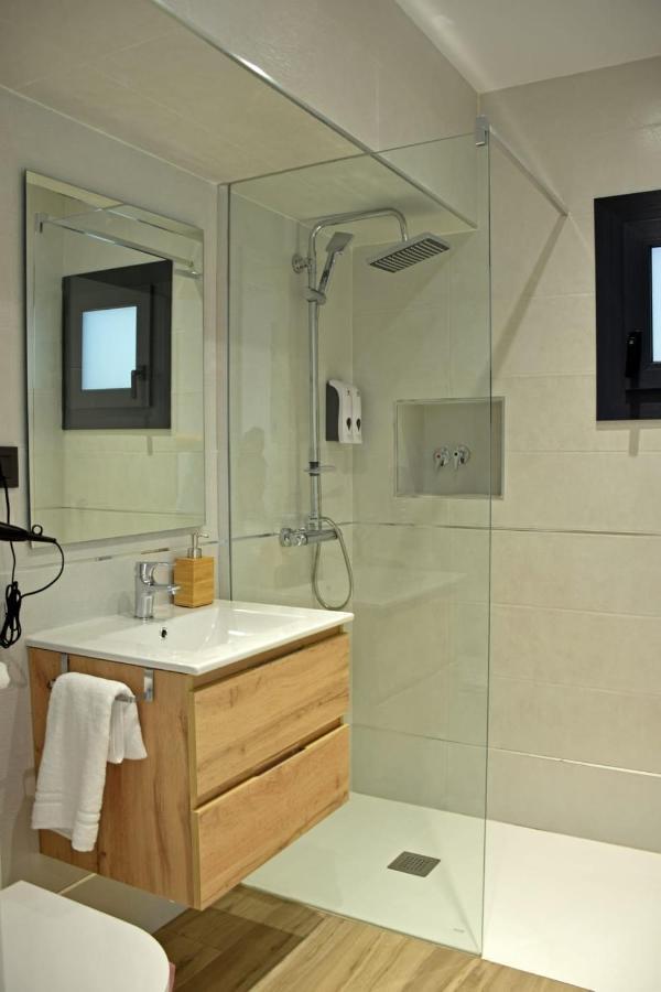 Alojamientos Lola, Suite Con Jacuzzi بينالوب كاساس فِييخاس المظهر الخارجي الصورة
